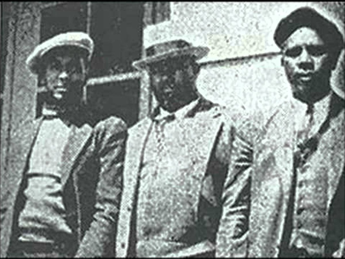 The Mississippi Sheiks, who played behind Alexander on the Frost record.